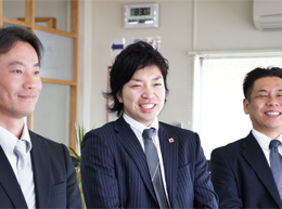 朝礼中も笑顔がいっぱい!